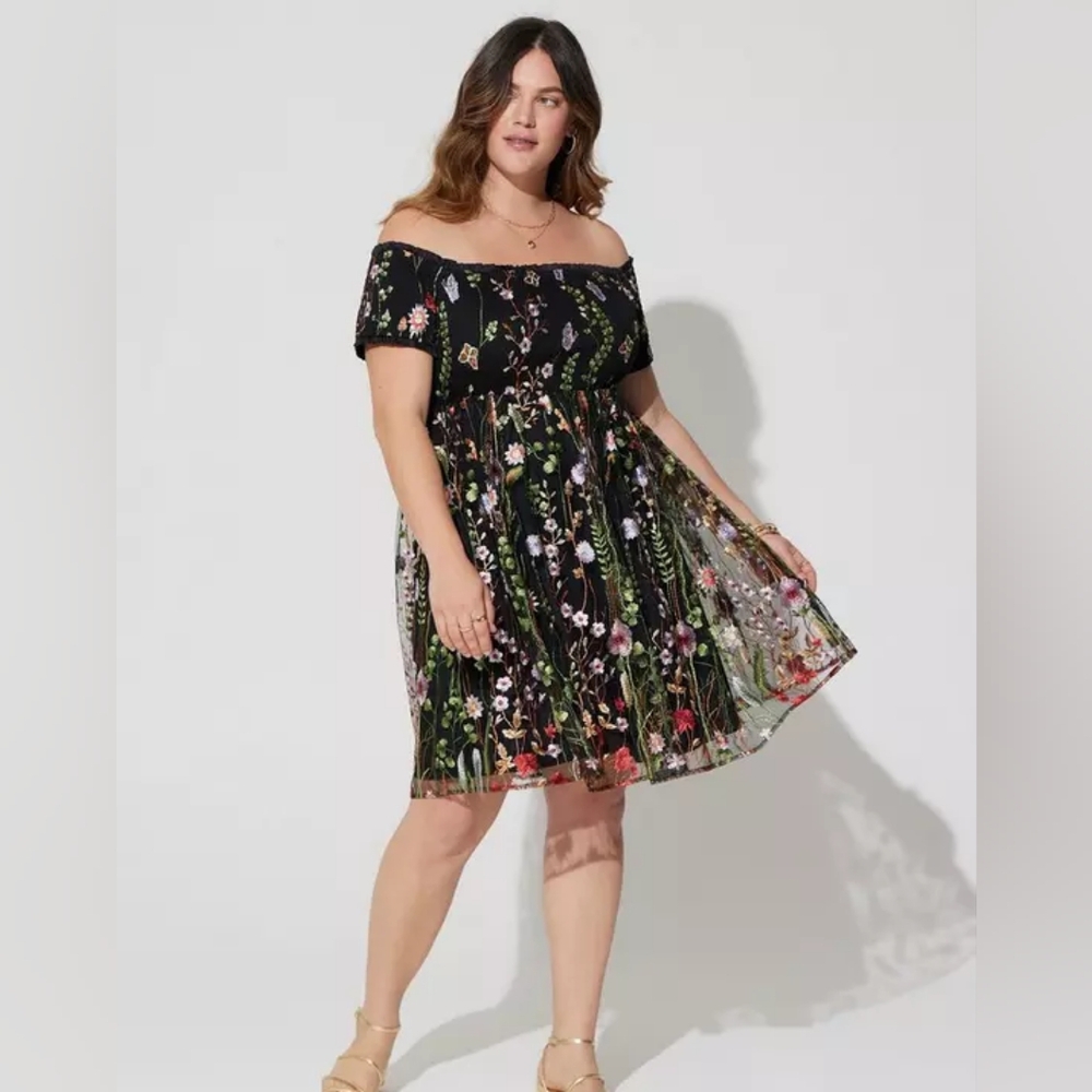 NWT Torrid Smocked Bodice Off Shoulder Skater Dress - Black Lace Embroidery